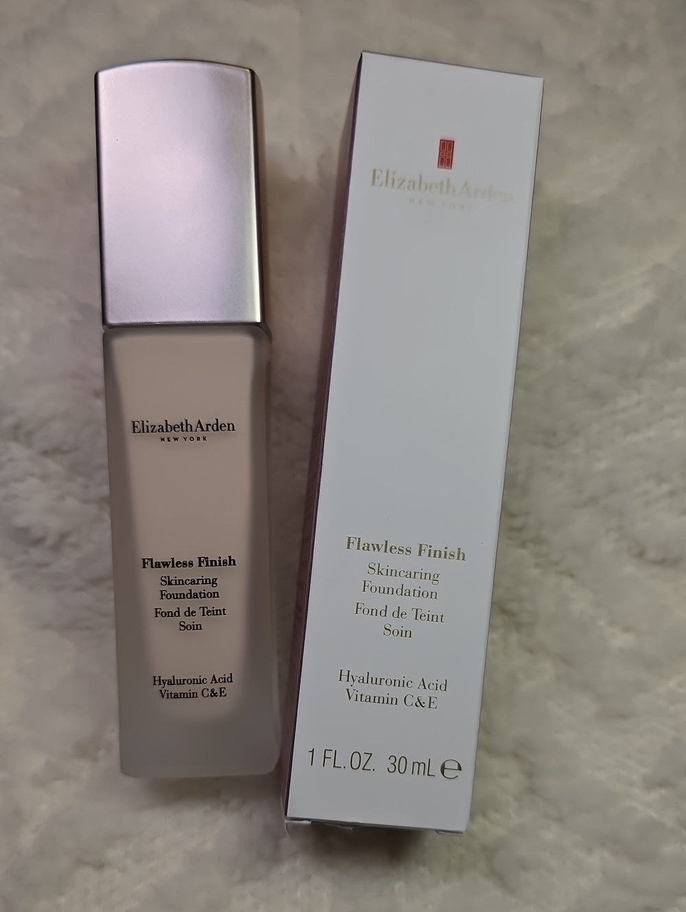 Elizabeth Arden Flawless Finish Foundation - Light Beige with Rose-Gold Cap